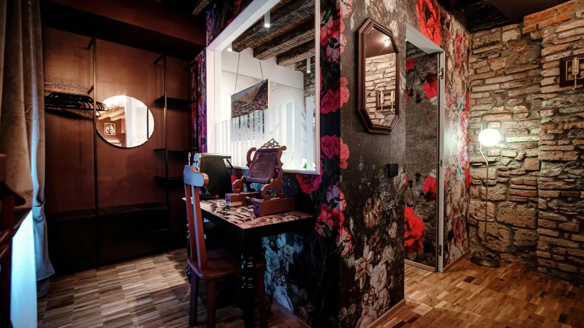 Vitrum - Como Luxury Suites Italy